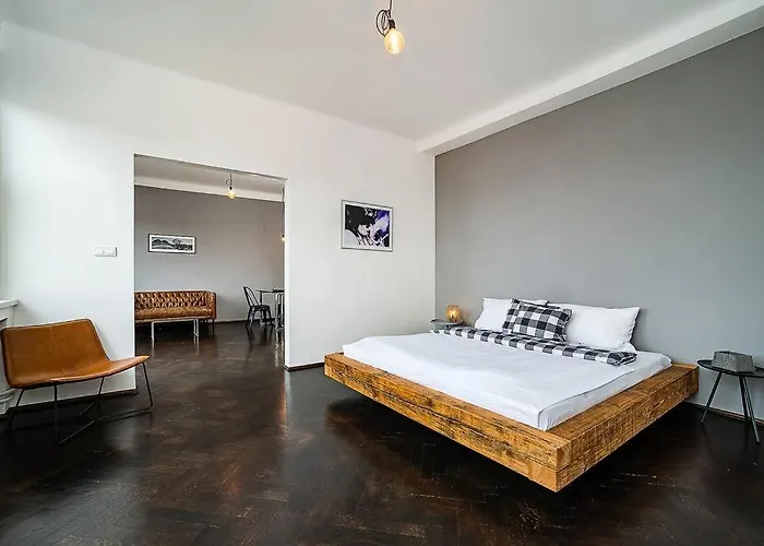 Floor Industrial With A River View Πράγα