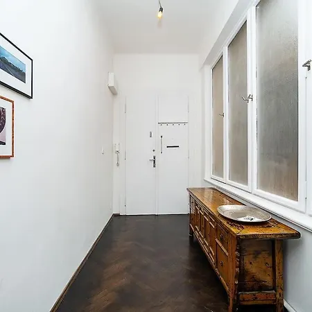 Floor Industrial With A River View 아파트 프라하