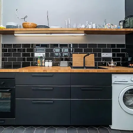 Floor Industrial With A River View 아파트