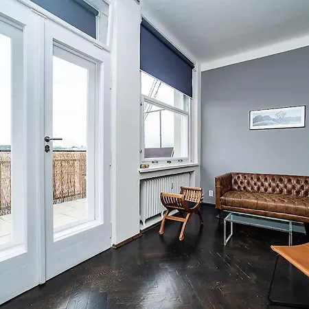 아파트 Floor Industrial With A River View *