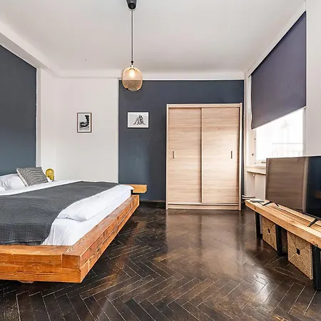 Floor Industrial With A River View 아파트 프라하