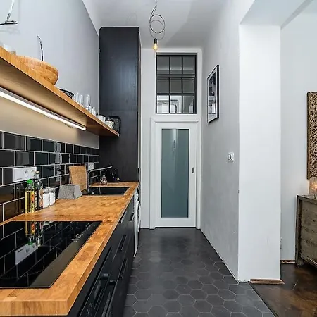 Floor Industrial With A River View شقة *