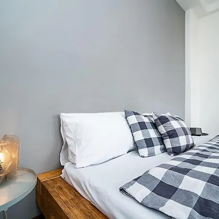 Floor Industrial With A River View * براغ