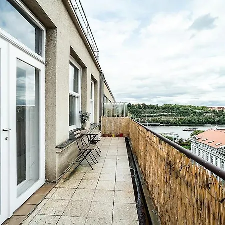 Floor Industrial With A River View Apartman
